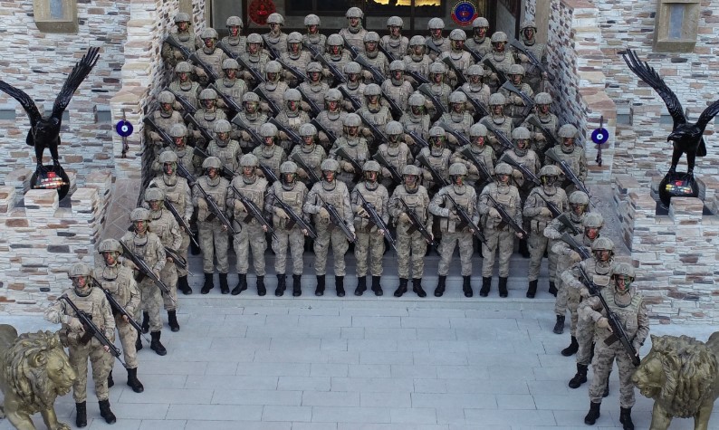 Türkiye'nin ilk kadın Jandarma Komando Astsubayları görüntülendi