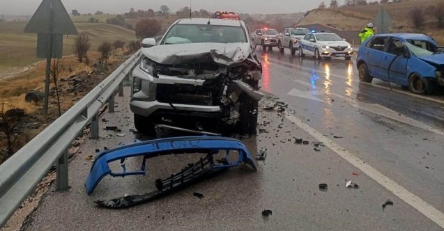 Kütahya Gediz yolu Eskigediz trafik kazası: 4 yaralı