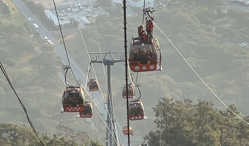 İzmir İtfaiyesi teleferikte mahsur kalanlar için seferber oldu